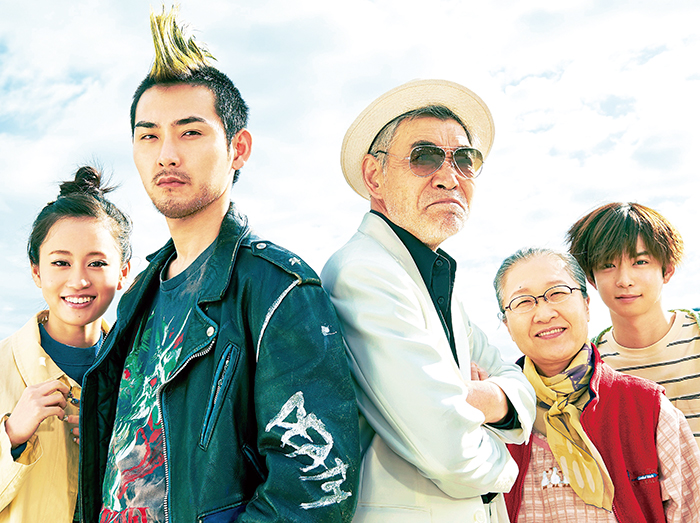 『モヒカン故郷に帰る』(©2016 "The Mohican Comes Home" Production Partners, LLC)